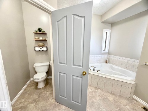 1207 Oakland Drive, Devon, AB - Indoor Photo Showing Bathroom