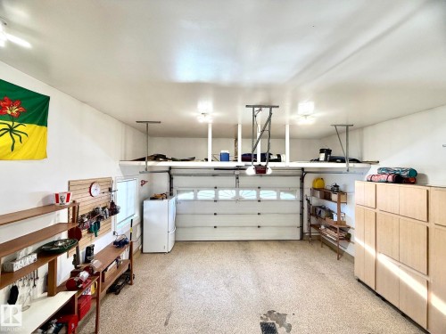 1207 Oakland Drive, Devon, AB - Indoor Photo Showing Garage