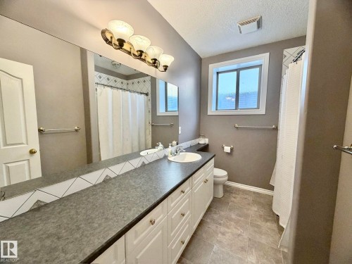 1207 Oakland Drive, Devon, AB - Indoor Photo Showing Bathroom