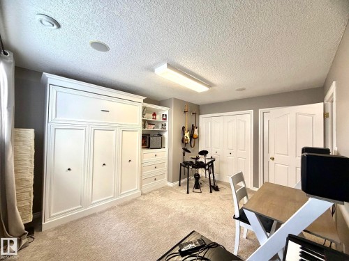 1207 Oakland Drive, Devon, AB - Indoor