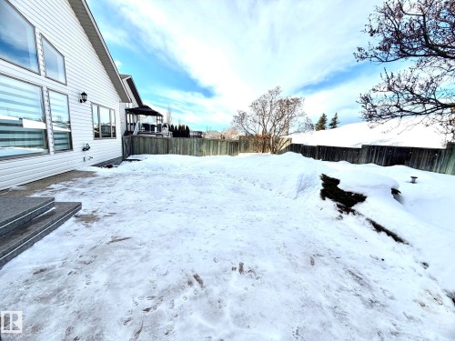 1207 Oakland Drive, Devon, AB - Outdoor