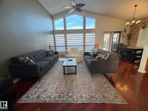 1207 Oakland Drive, Devon, AB - Indoor Photo Showing Living Room