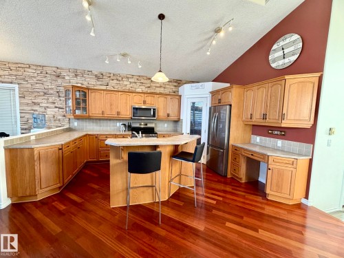 1207 Oakland Drive, Devon, AB - Indoor Photo Showing Kitchen