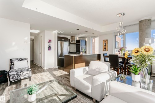 707 2612 109 Street, Edmonton, AB - Indoor Photo Showing Living Room