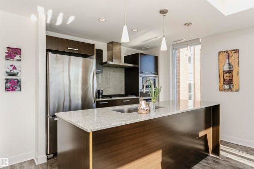 707 2612 109 Street, Edmonton, AB - Indoor Photo Showing Kitchen With Upgraded Kitchen