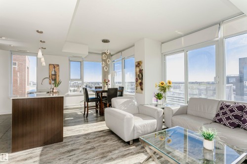 707 2612 109 Street, Edmonton, AB - Indoor Photo Showing Living Room