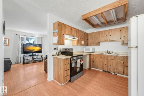 9142 180A Avenue, Edmonton, AB - Indoor Photo Showing Kitchen