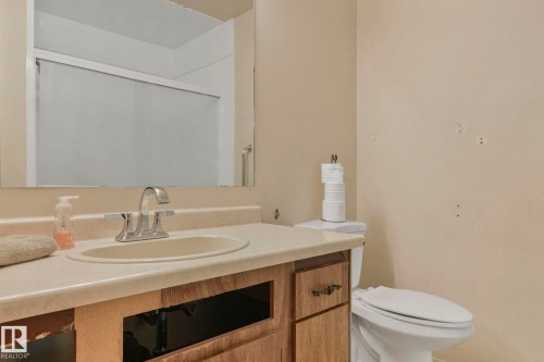 9142 180A Avenue, Edmonton, AB - Indoor Photo Showing Bathroom