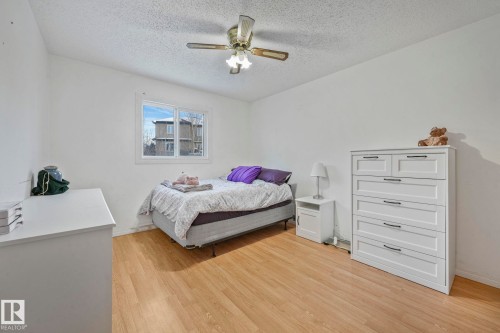 9142 180A Avenue, Edmonton, AB - Indoor Photo Showing Bedroom