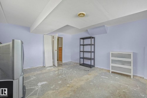 9142 180A Avenue, Edmonton, AB - Indoor Photo Showing Other Room