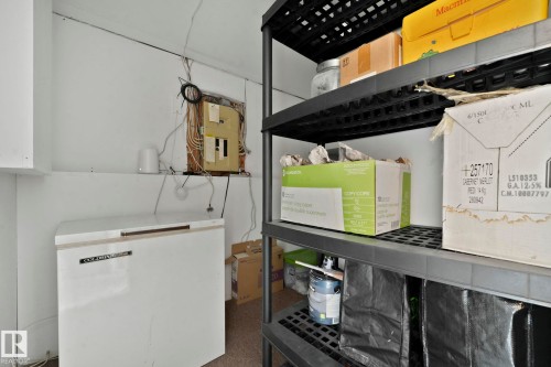 9142 180A Avenue, Edmonton, AB - Indoor Photo Showing Other Room