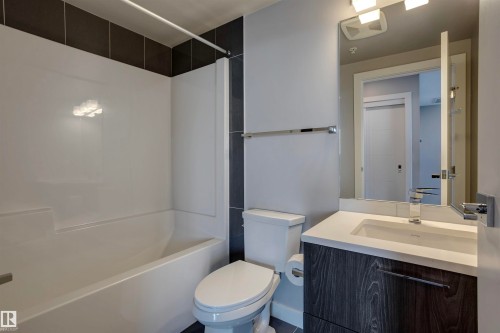 3303 10180 103 Street, Edmonton, AB - Indoor Photo Showing Bathroom