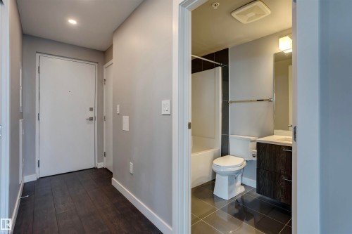 3303 10180 103 Street, Edmonton, AB - Indoor