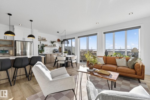 336 Meadowview Drive, Fort Saskatchewan, AB - Indoor Photo Showing Living Room