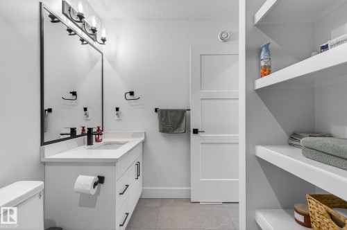 336 Meadowview Drive, Fort Saskatchewan, AB - Indoor Photo Showing Bathroom