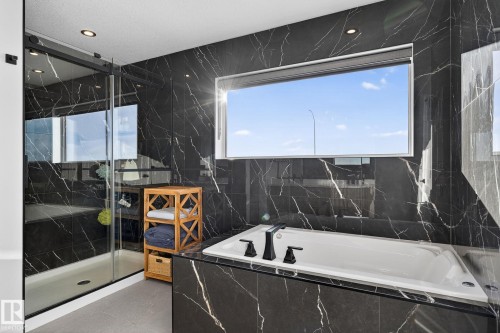 336 Meadowview Drive, Fort Saskatchewan, AB - Indoor Photo Showing Bathroom