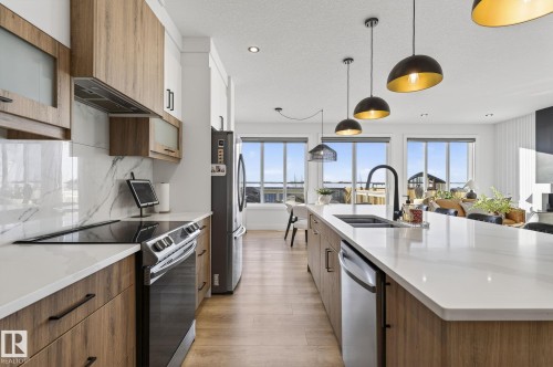336 Meadowview Drive, Fort Saskatchewan, AB - Indoor Photo Showing Kitchen With Double Sink With Upgraded Kitchen