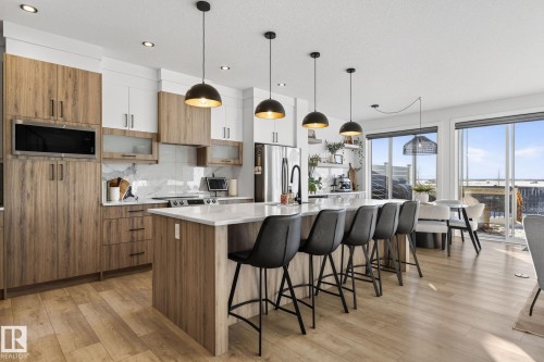 336 Meadowview Drive, Fort Saskatchewan, AB - Indoor Photo Showing Kitchen With Upgraded Kitchen