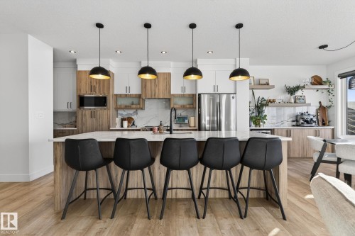 336 Meadowview Drive, Fort Saskatchewan, AB - Indoor Photo Showing Kitchen With Upgraded Kitchen