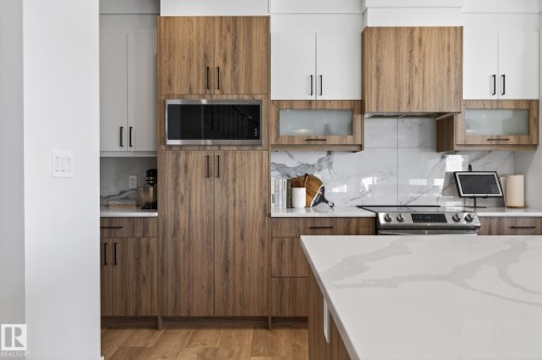 336 Meadowview Drive, Fort Saskatchewan, AB - Indoor Photo Showing Kitchen