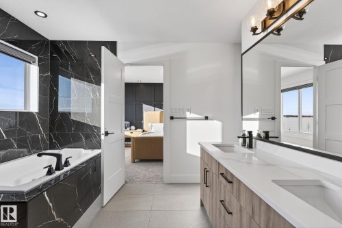 336 Meadowview Drive, Fort Saskatchewan, AB - Indoor Photo Showing Bathroom