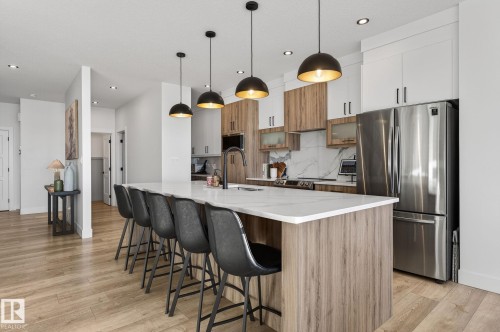 336 Meadowview Drive, Fort Saskatchewan, AB - Indoor Photo Showing Kitchen With Upgraded Kitchen