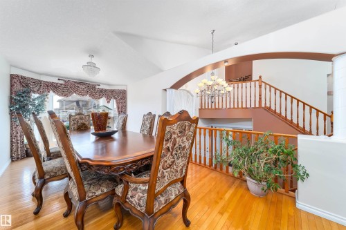 6928 164 Avenue, Edmonton, AB - Indoor Photo Showing Dining Room