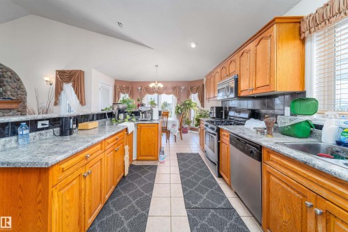 6928 164 Avenue, Edmonton, AB - Indoor Photo Showing Kitchen