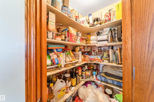 6928 164 Avenue, Edmonton, AB - Indoor With Storage