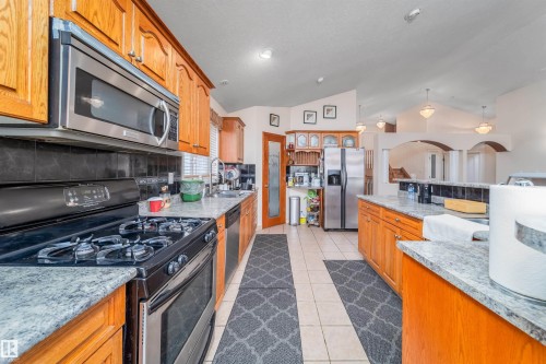 6928 164 Avenue, Edmonton, AB - Indoor Photo Showing Kitchen