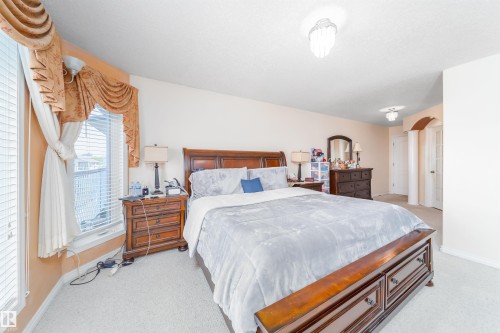 6928 164 Avenue, Edmonton, AB - Indoor Photo Showing Bedroom