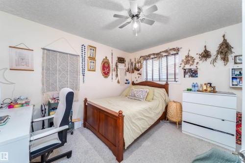 6928 164 Avenue, Edmonton, AB - Indoor Photo Showing Bedroom