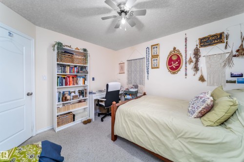6928 164 Avenue, Edmonton, AB - Indoor Photo Showing Bedroom