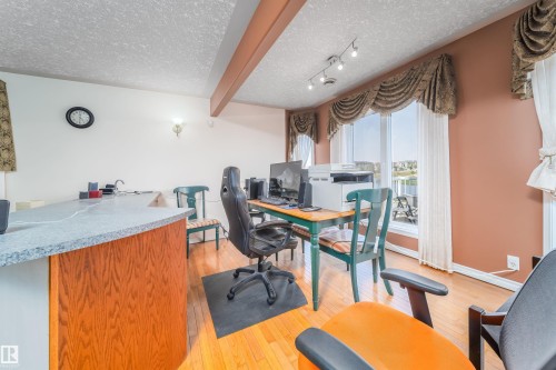 6928 164 Avenue, Edmonton, AB - Indoor Photo Showing Other Room