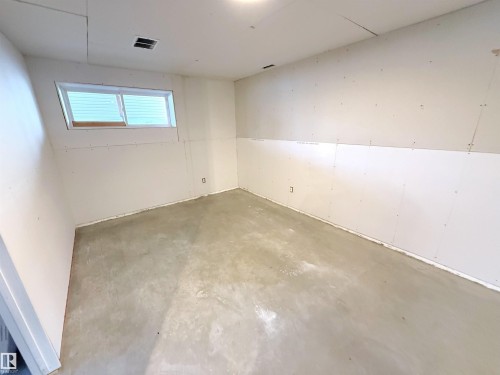 5002 52 Avenue, Calmar, AB - Indoor Photo Showing Other Room