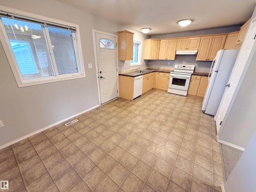5002 52 Avenue, Calmar, AB - Indoor Photo Showing Kitchen