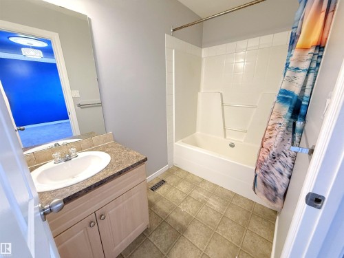 5002 52 Avenue, Calmar, AB - Indoor Photo Showing Bathroom