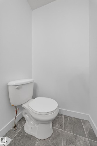 10916 175 Avenue, Edmonton, AB - Indoor Photo Showing Bathroom