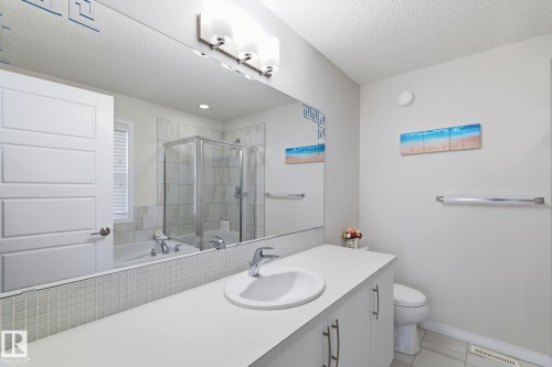 1511 Secord Rd, Edmonton, AB - Indoor Photo Showing Bathroom