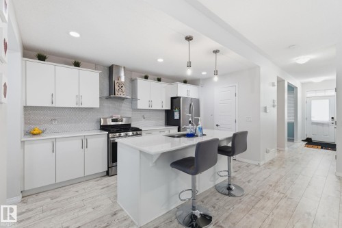 1511 Secord Rd, Edmonton, AB - Indoor Photo Showing Kitchen With Stainless Steel Kitchen With Upgraded Kitchen