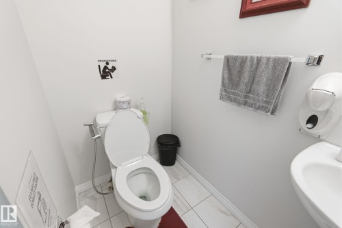 1511 Secord Rd, Edmonton, AB - Indoor Photo Showing Bathroom