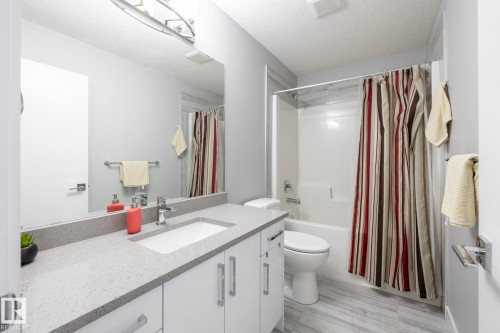 9327 Cooper Bend Bend, Edmonton, AB - Indoor Photo Showing Bathroom