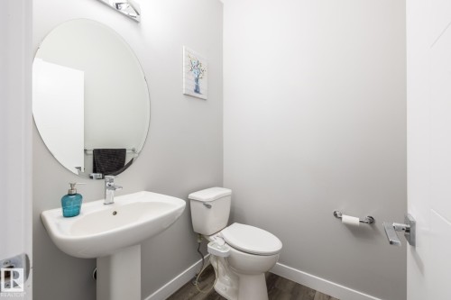 9327 Cooper Bend, Edmonton, AB - Indoor Photo Showing Bathroom