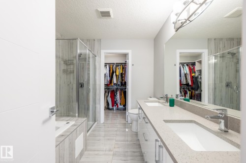 9327 Cooper Bend, Edmonton, AB - Indoor Photo Showing Bathroom