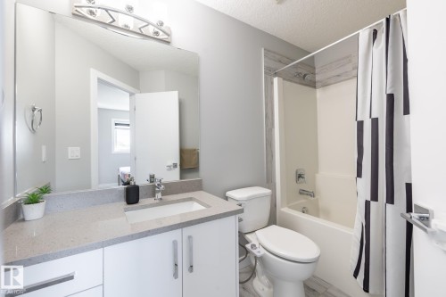 9327 Cooper Bend, Edmonton, AB - Indoor Photo Showing Bathroom