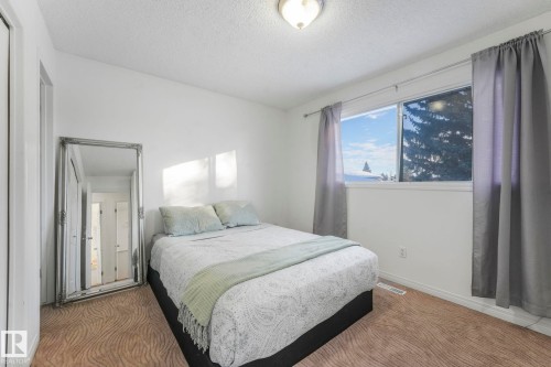 272 Warwick Road, Edmonton, AB - Indoor Photo Showing Bedroom