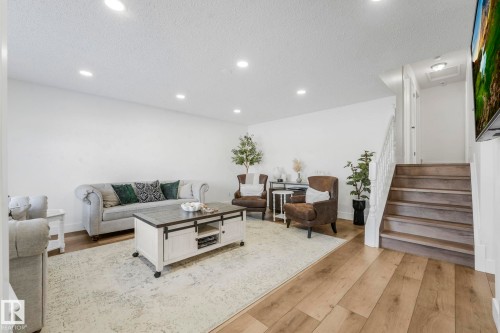 272 Warwick Road, Edmonton, AB - Indoor