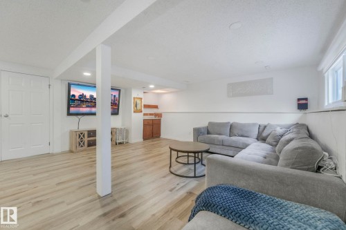 272 Warwick Road, Edmonton, AB - Indoor