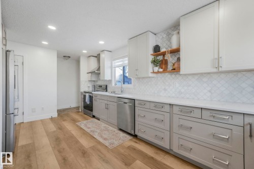 272 Warwick Road, Edmonton, AB - Indoor Photo Showing Kitchen