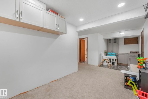 272 Warwick Road, Edmonton, AB - Indoor